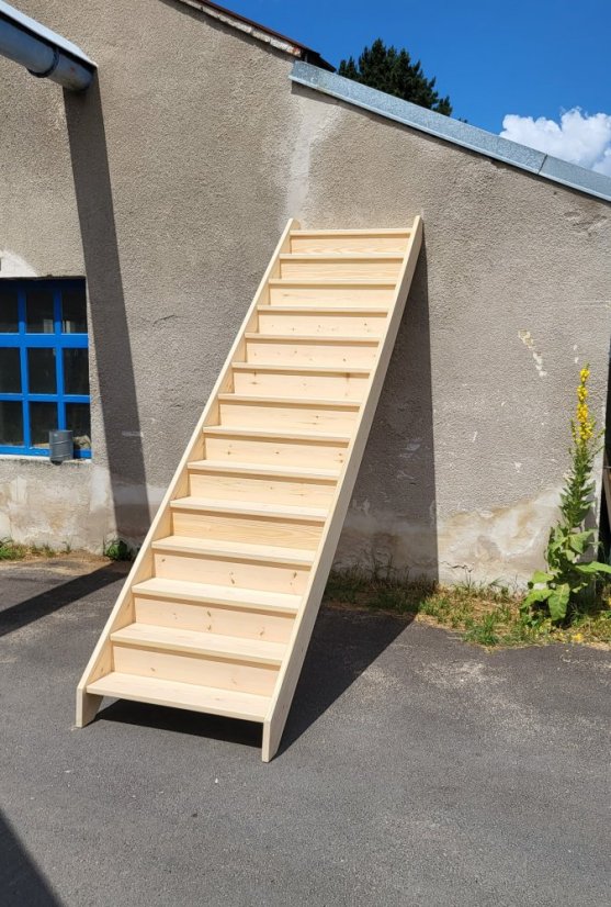 Kiefertreppe geschlossen - Maß A/B: 320/241 (15 Treppen)