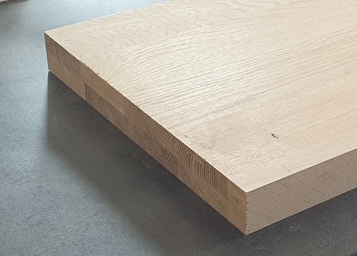 Eichenholzstufen 42 mm - Behandlungen: Lack farblos, Breite der Stufe: 38,5