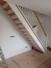Eichentreppe geschlossen weiß