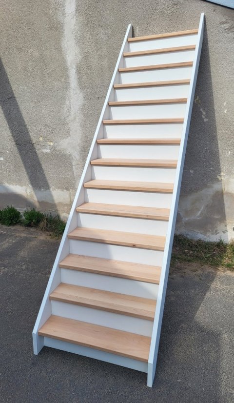 PROSCHODY Bukové schody zatvorené biele - Rozmer A/B: 300/300 (14 schodov)