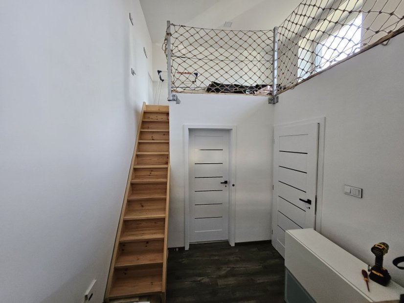 Kiefertreppe geschlossen - Maß A/B: 320/241 (15 Treppen)