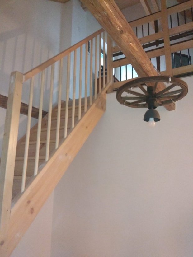 Schodisko lomené s podestou 1/4 otáčky - Výška schodov: 240 cm