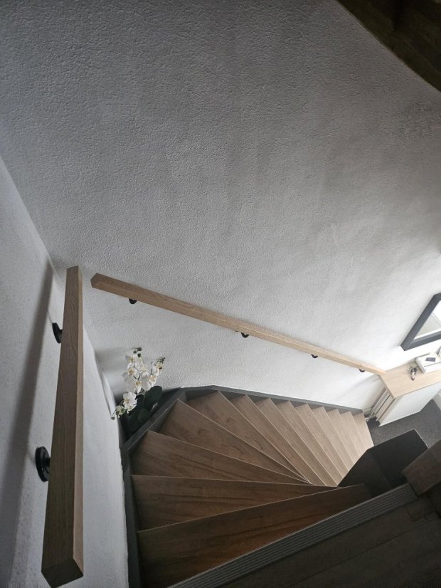 Realizace u zákazníka madlo z dubu 40x40