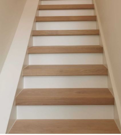 PROSCHODY Bukové schody zatvorené biele - Rozmer A/B: 300/300 (14 schodov)