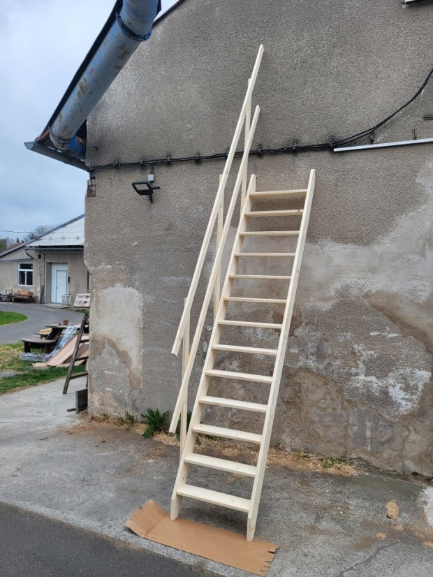 Smrkové mlynářské schody S63°