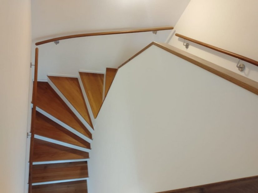 Eichenholzstufen 42 mm - Behandlungen: Lack farblos, Breite der Stufe: 38,5