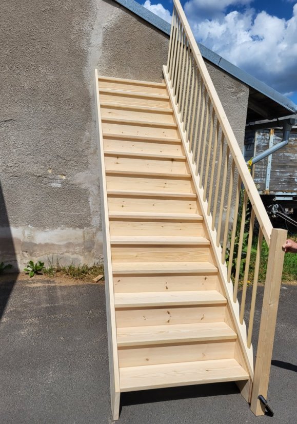 Schräger Geländer für die Treppe - Harz