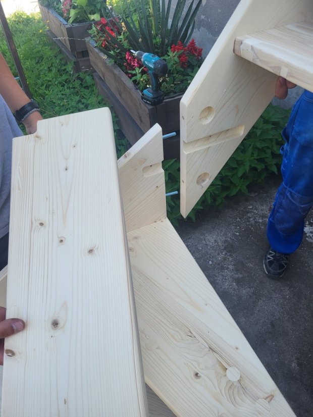 Schody s dolným lomením