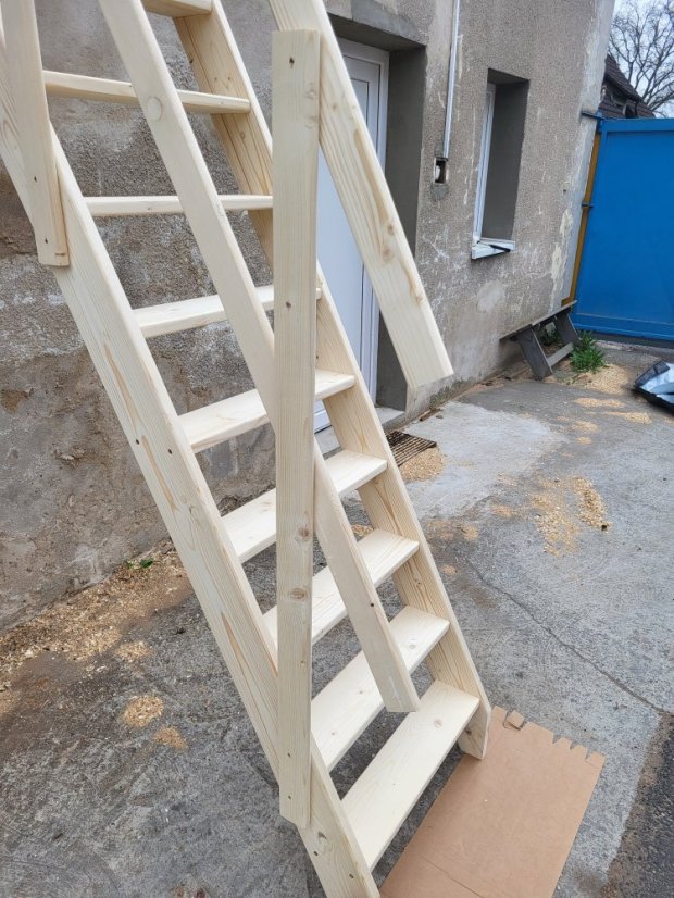 Smrkové mlynářské schody S63°